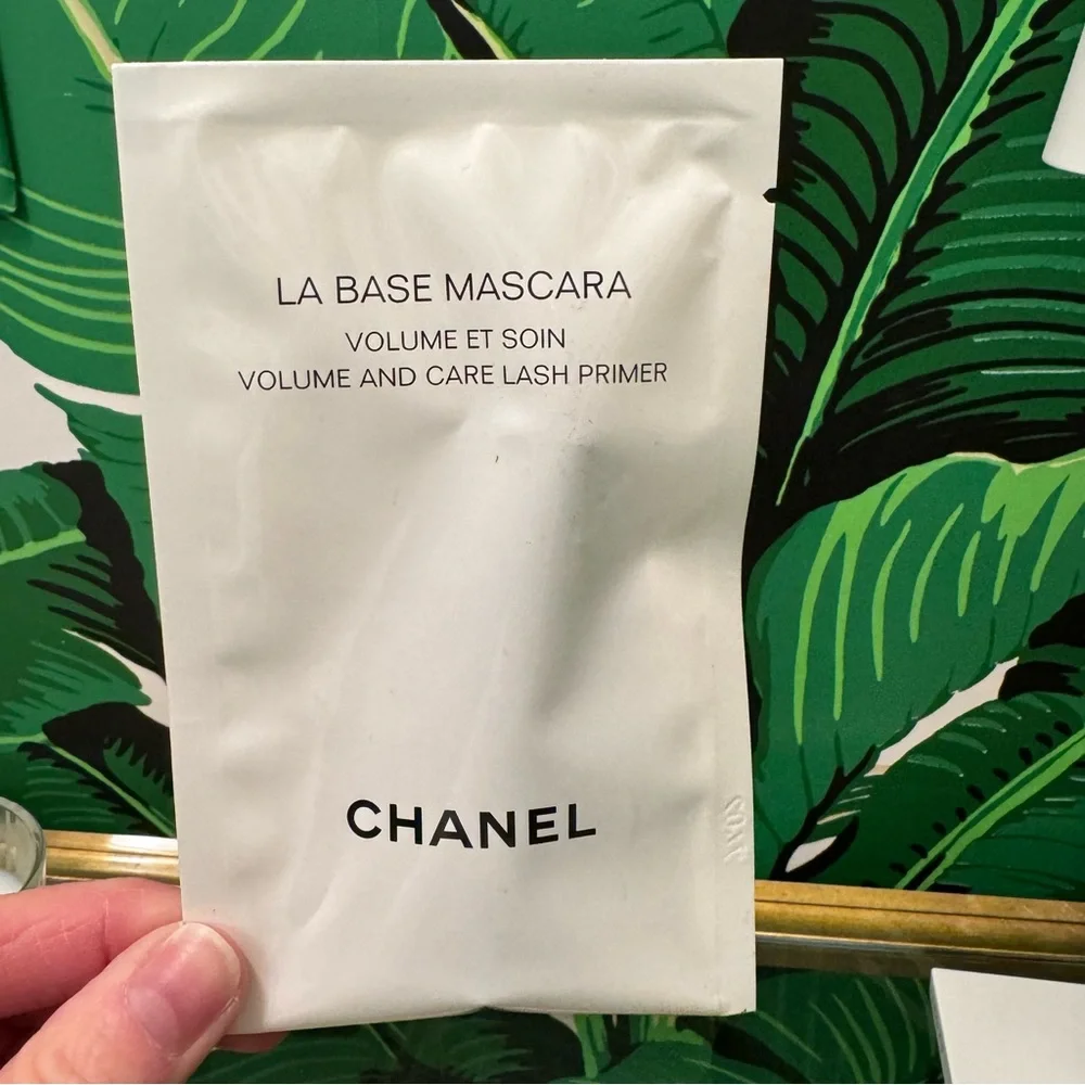 NWT CHANEL La Base Mascara Volume & Care Lash Primer Mini 1ml Sealed